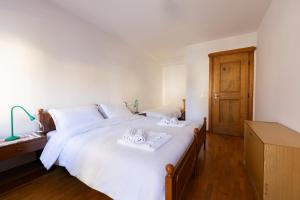 Dolomites view, private parking and terrace!