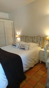 Hotels Hotel La Bastie d'Urfe : photos des chambres