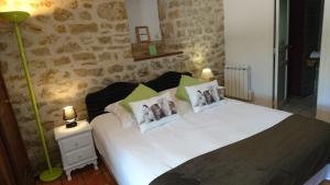 Hotels Hotel La Bastie d'Urfe : photos des chambres