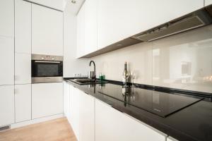 oompH Warsaw Downtown 2BR Apartment with Balcony