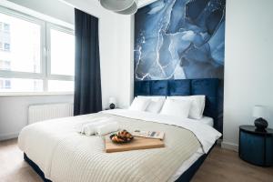 oompH Warsaw Downtown 2BR Apartment with Balcony