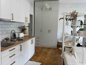 Bright Very Central Flat, Pedestrian Street Charm