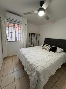 Casa Encinos Patio and Private Parking