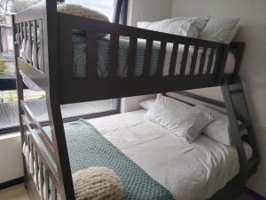 HOM 2-bed 3 min from the lake Heated pool gym