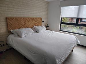 HOM 2-bed 3 min from the lake Heated pool gym