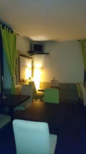 Hotels Hotel La Bastie d'Urfe : photos des chambres