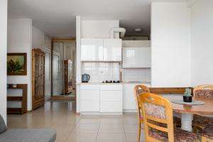 Ochota Standard Apartment by BookingHost