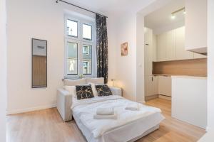 Urban Nest Chic Studio by BookingHost
