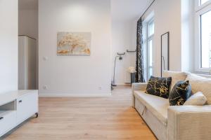 Urban Nest Chic Studio by BookingHost