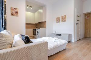 Urban Nest Chic Studio by BookingHost