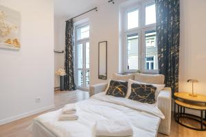 Urban Nest Chic Studio by BookingHost
