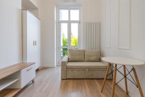 Urban Nest Modern Studio by BookingHost