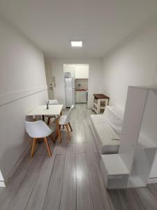 Check and Home - Plaza Mitre I - 3 Huéspedes