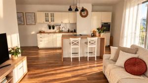 Bright & Spacious Apartment Near City & Nature