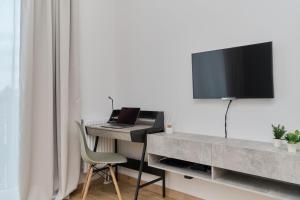 Modern Studio Slonimskiego with Balcony by Noclegi Renters