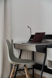 Modern Studio Slonimskiego with Balcony by Noclegi Renters