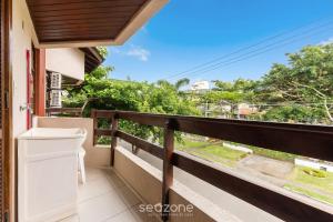Apto 2qtos churrasq. 400 à praia Jurerê JBA202
