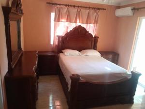 Secure four bedroom villa with a private pool near the town and beaches