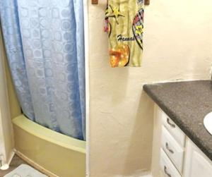 GpL 2124 Davis Ct Room 6 Shared Bath, WiFi & AC