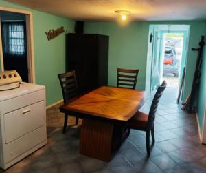 GpL 2124 Davis Ct Room 6 Shared Bath, WiFi & AC