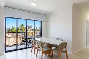 Apto. c churrasq. em Cond. c Piscina LAV0302