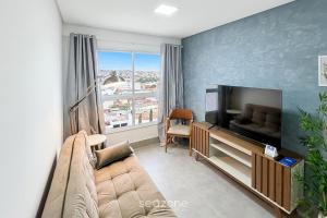 Apto. em Cond. c Piscina e Vista Cid. GRL0801