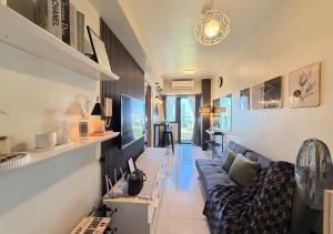 TSLs 1BR Balcony Suites near MOA & NAIA