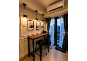 TSLs 1BR Balcony Suites near MOA & NAIA
