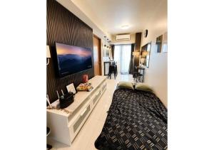 TSLs 1BR Balcony Suites near MOA & NAIA