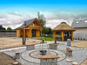 Comfortable holiday cottages right by the lake