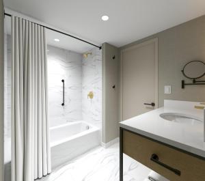 DoubleTree By Hilton Kelowna