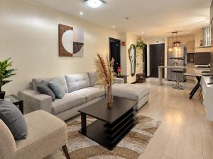 Cosmo Suite La Carolina Park, Pool & Parking