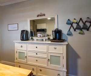 The Porch Boutique Sleeps 6 adults plus children