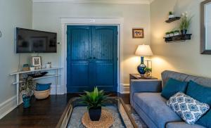 The Porch Boutique Sleeps 6 adults plus children