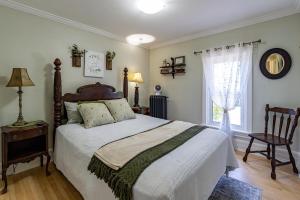The Porch Boutique Sleeps 6 adults plus children