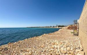 4 Bedroom Awesome Home In Avola