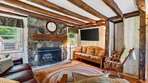 East Mt Cabin by AvantStay