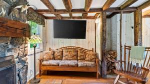 East Mt Cabin by AvantStay