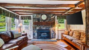East Mt Cabin by AvantStay