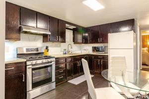 Quiet Victorian 2BR • Ping Pong Room • Free Parking • WD