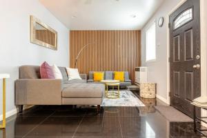 Quiet Victorian 2BR • Ping Pong Room • Free Parking • WD