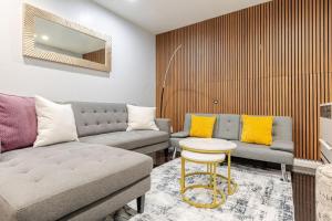 Quiet Victorian 2BR • Ping Pong Room • Free Parking • WD