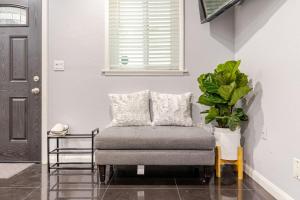 Quiet Victorian 2BR • Ping Pong Room • Free Parking • WD