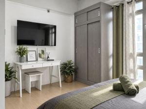 Henrys Newport