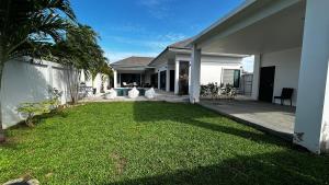 Modern Pool Villa Paknampran