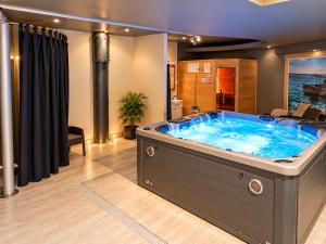 Villa VEDORNA - big wellness house near beach, pool, wellness room with jacuzzi & sauna, game room, table tennis, playground & bbq, Pomer, Istria