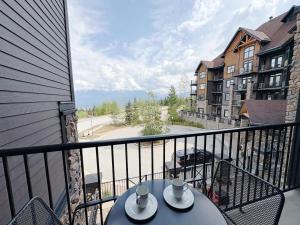 Mountain Studio Hideaway Sleeps 2 HotTub and Gym!