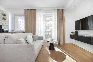 Spacious Apartment with 2 Bedrooms by Noclegi Renters
