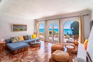 Cubos Beachfront Villa Khayyam