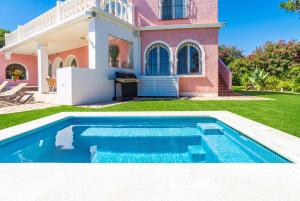 Cubos Beachfront Villa Khayyam
